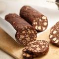 Tereyağsız kurabiyelerden çikolatalı sosis nasıl yapılır