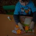 Ứng dụng giáo án bài học “Bó hoa tặng mẹ” đính, làm mẫu (nhóm giữa) về chủ đề Hoa từ lòng bàn tay trẻ em
