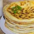 Pagpuno ng keso para sa recipe ng khachapuri