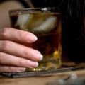 Alkol zehirlenmesinin belirtileri - farklı aşamaların karakteristik belirtileri ve bir eylem hazırlamak için