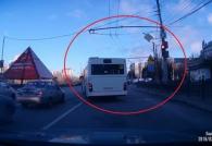 Kakšna je kazen za vožnjo na rdeči signal?